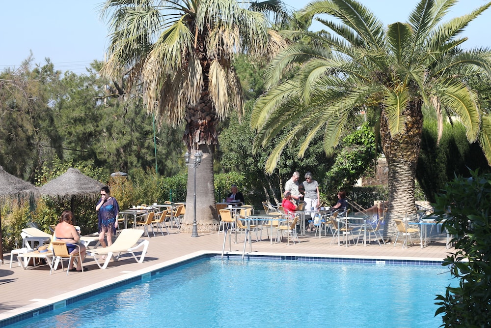 Hotel Pinhal do Sol — Swimming pool in Quarteira, Faro