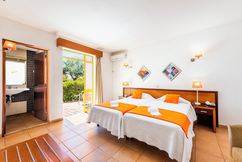 Hotel Pinhal do Sol — Hotel rooms in Quarteira, Faro