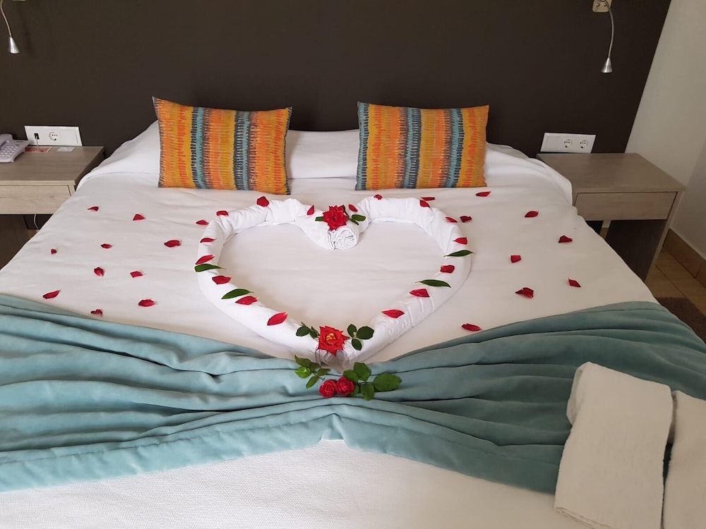 Hotel Pinhal do Sol — Hotel rooms in Quarteira, Faro
