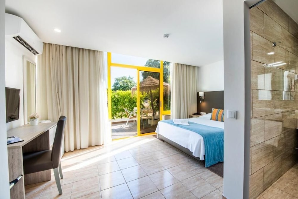 Hotel Pinhal do Sol — Hotel rooms in Quarteira, Faro