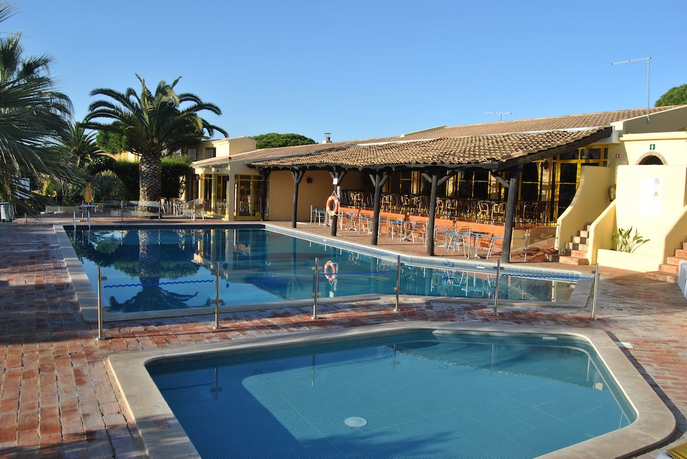 Hotel Pinhal do Sol — Swimming pool in Quarteira, Faro