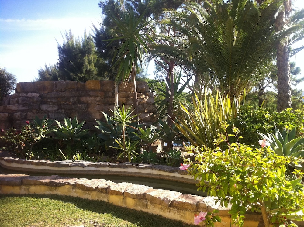 Hotel Pinhal do Sol — Hotel building in Quarteira, Faro