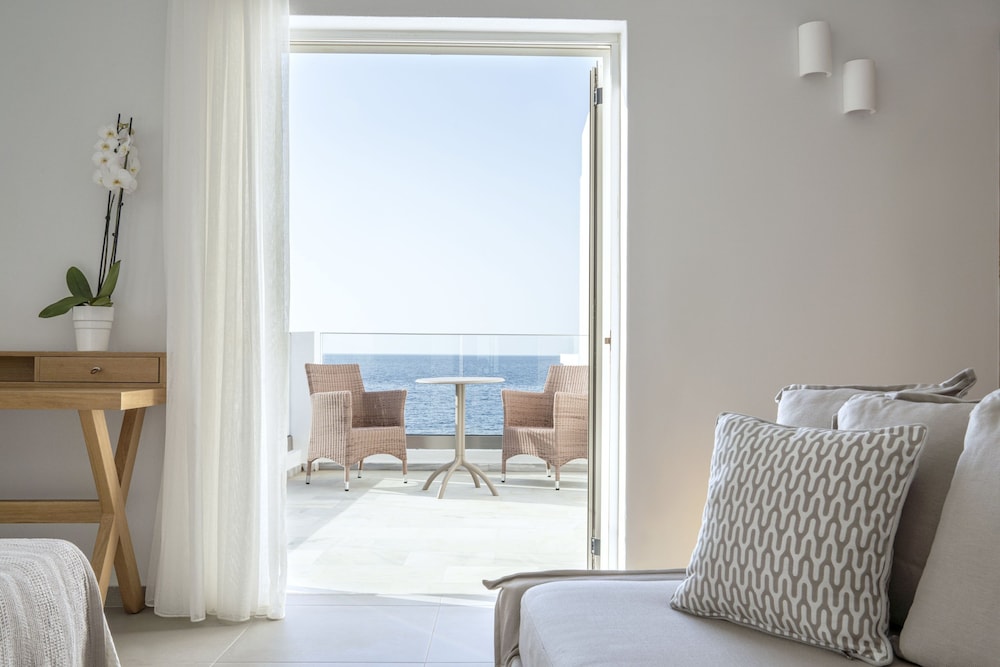 Maritimo Beach Hotel — Hotel rooms in Sissi
