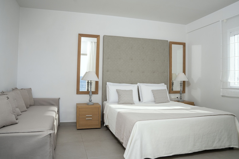 Maritimo Beach Hotel — Hotel rooms in Sissi