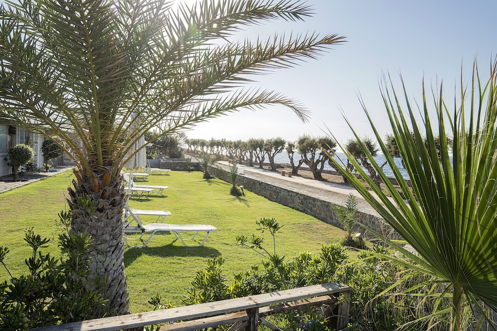 Maritimo Beach Hotel — Beach in Sissi
