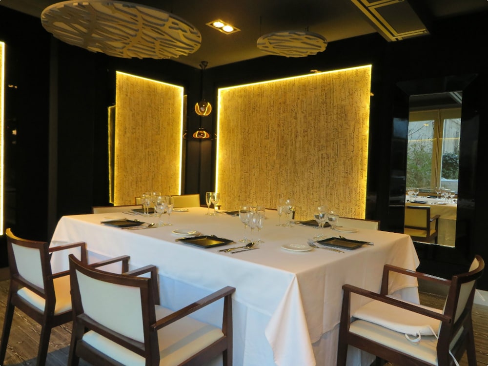 Evenia Rossello — Restaurant & bars in Barcelona, Catalonia