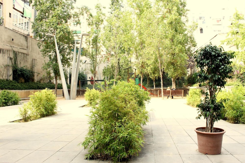 Evenia Rossello — Hotel building in Barcelona, Catalonia