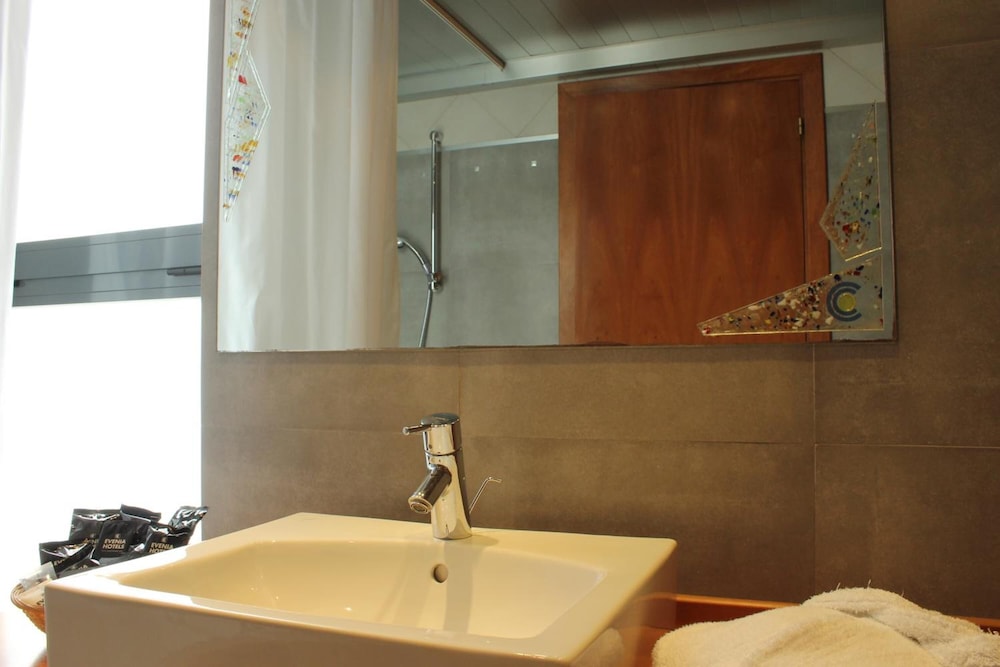 Evenia Rossello — Hotel rooms in Barcelona, Catalonia