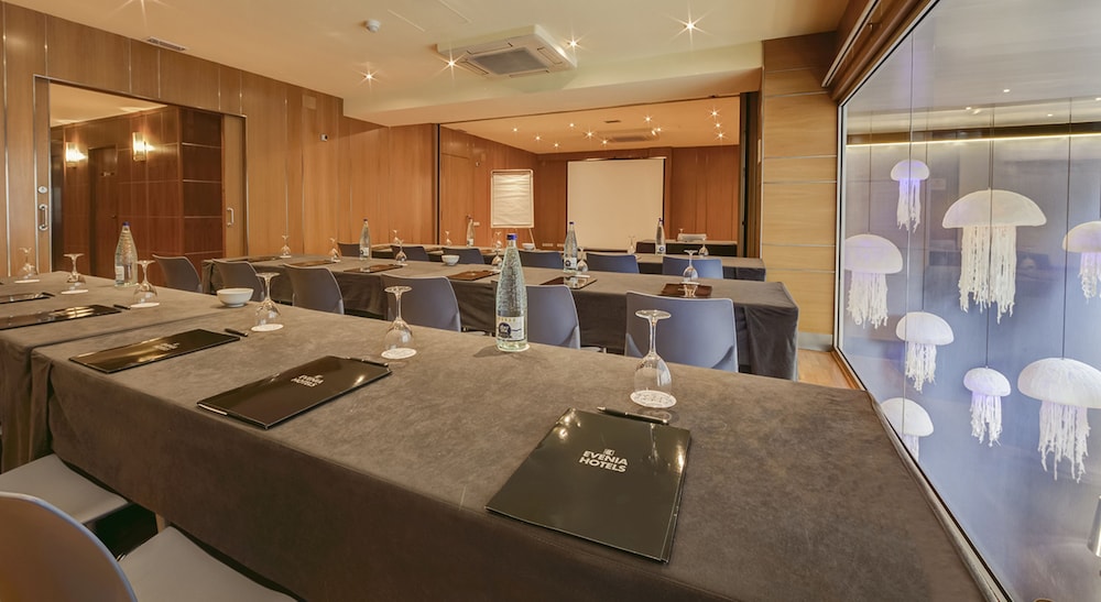 Evenia Rossello — Hotel building in Barcelona, Catalonia