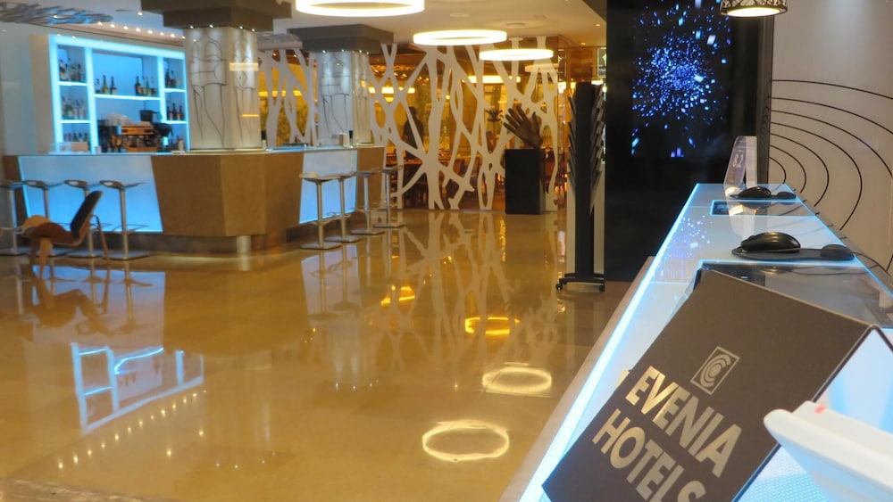 Evenia Rossello — Hotel building in Barcelona, Catalonia