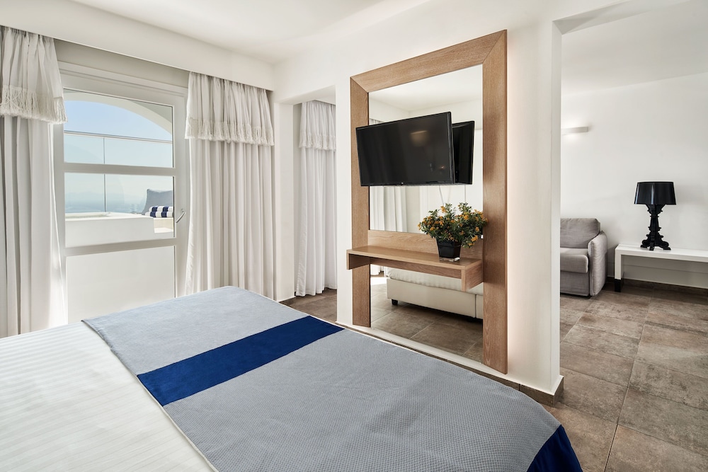 Aressana Spa Hotel & Suites - Small Luxury Hotels of the World — Hotel rooms in Karterados, South Aegean