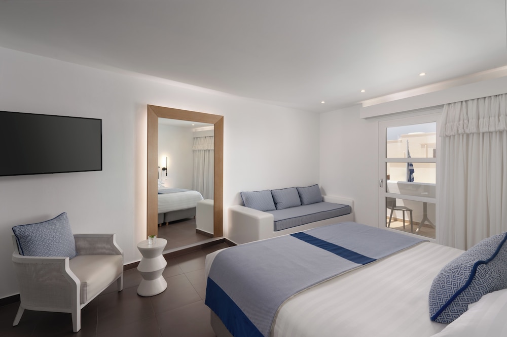 Aressana Spa Hotel & Suites - Small Luxury Hotels of the World — Hotel rooms in Karterados, South Aegean