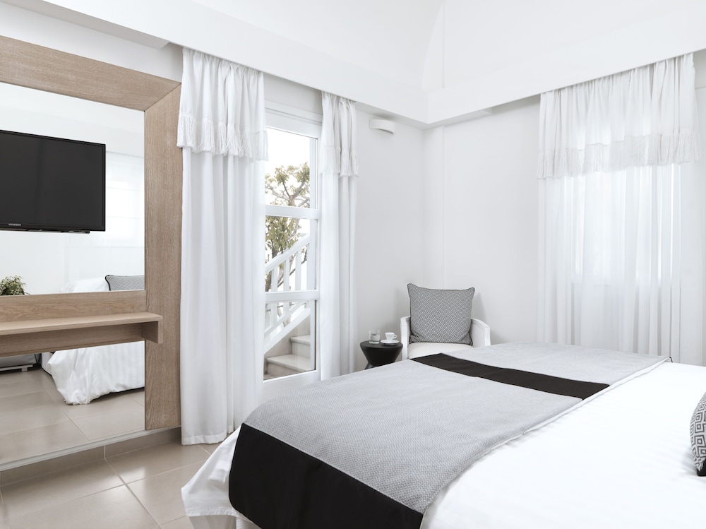 Aressana Spa Hotel & Suites - Small Luxury Hotels of the World — Hotel rooms in Karterados, South Aegean