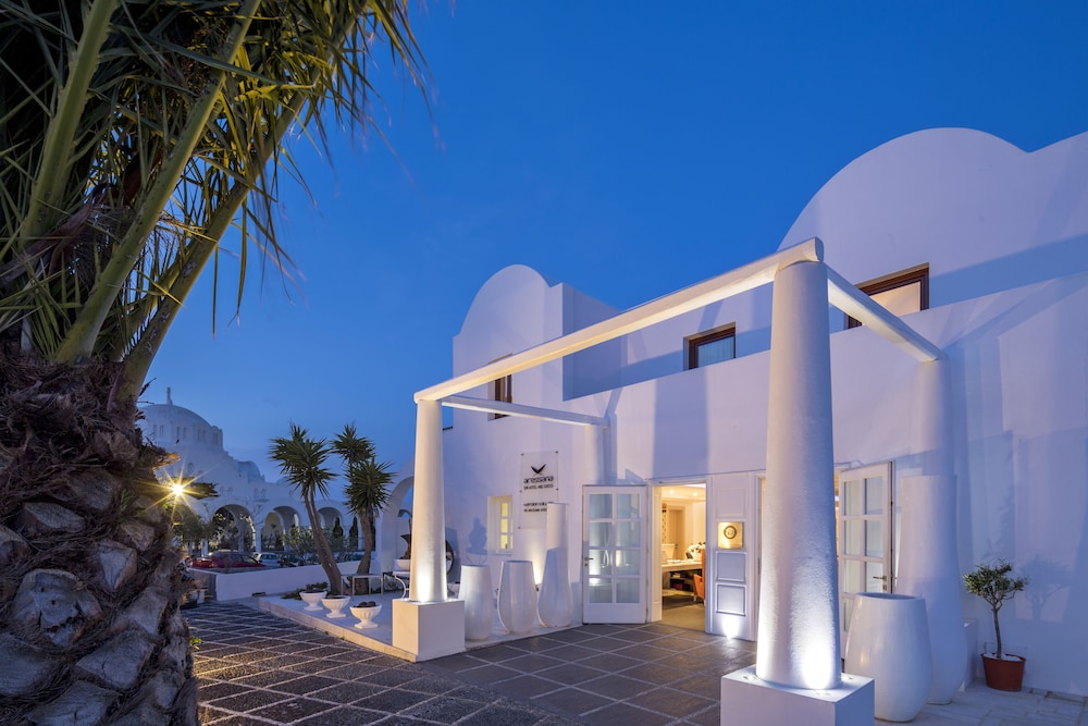 Aressana Spa Hotel & Suites - Small Luxury Hotels of the World — Hotel building in Karterados, South Aegean