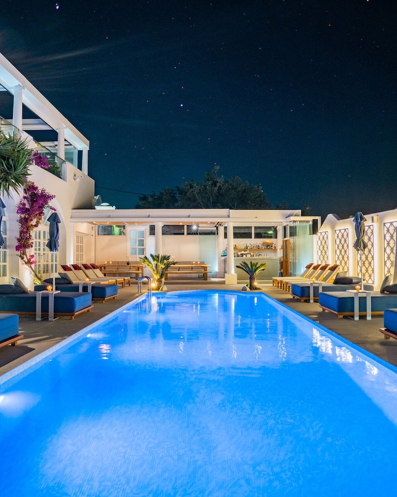 Aressana Spa Hotel & Suites - Small Luxury Hotels of the World — Swimming pool in Karterados, South Aegean