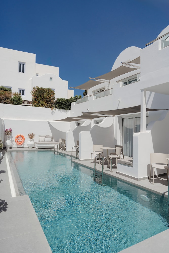 Aressana Spa Hotel & Suites - Small Luxury Hotels of the World — Swimming pool in Karterados, South Aegean