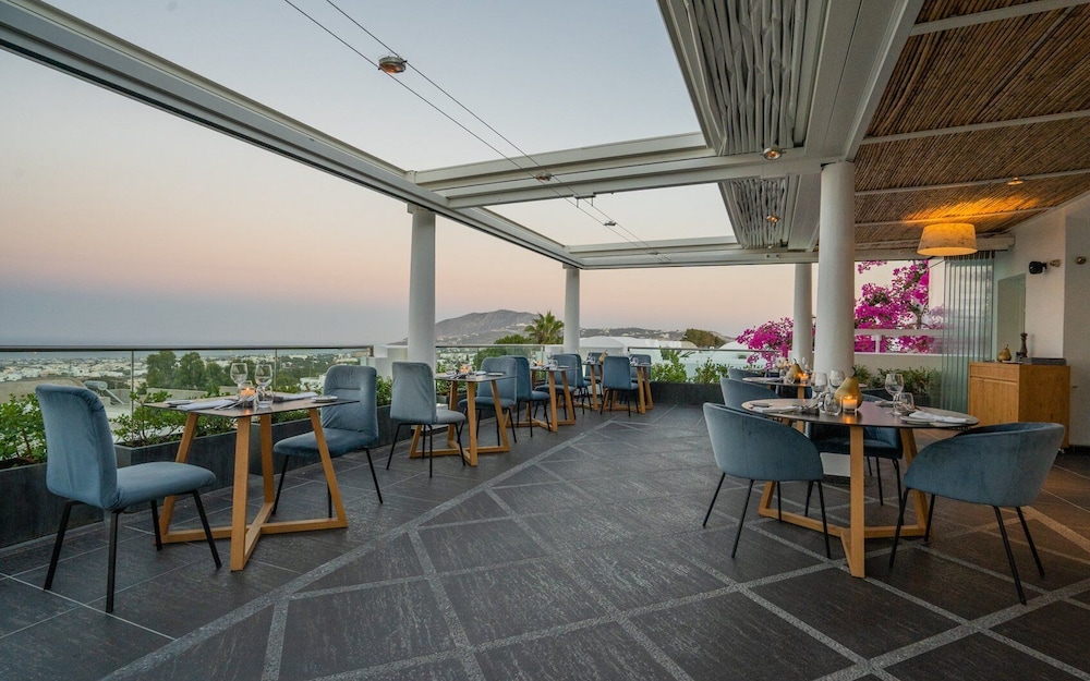 Aressana Spa Hotel & Suites - Small Luxury Hotels of the World — Restaurant & bars in Karterados, South Aegean