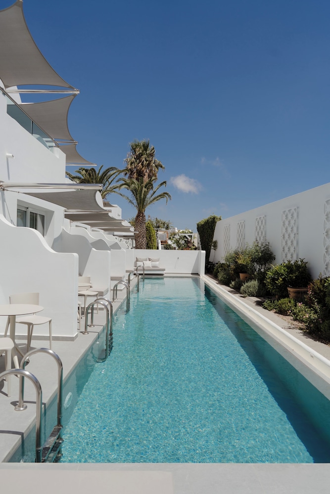 Aressana Spa Hotel & Suites - Small Luxury Hotels of the World — Swimming pool in Karterados, South Aegean