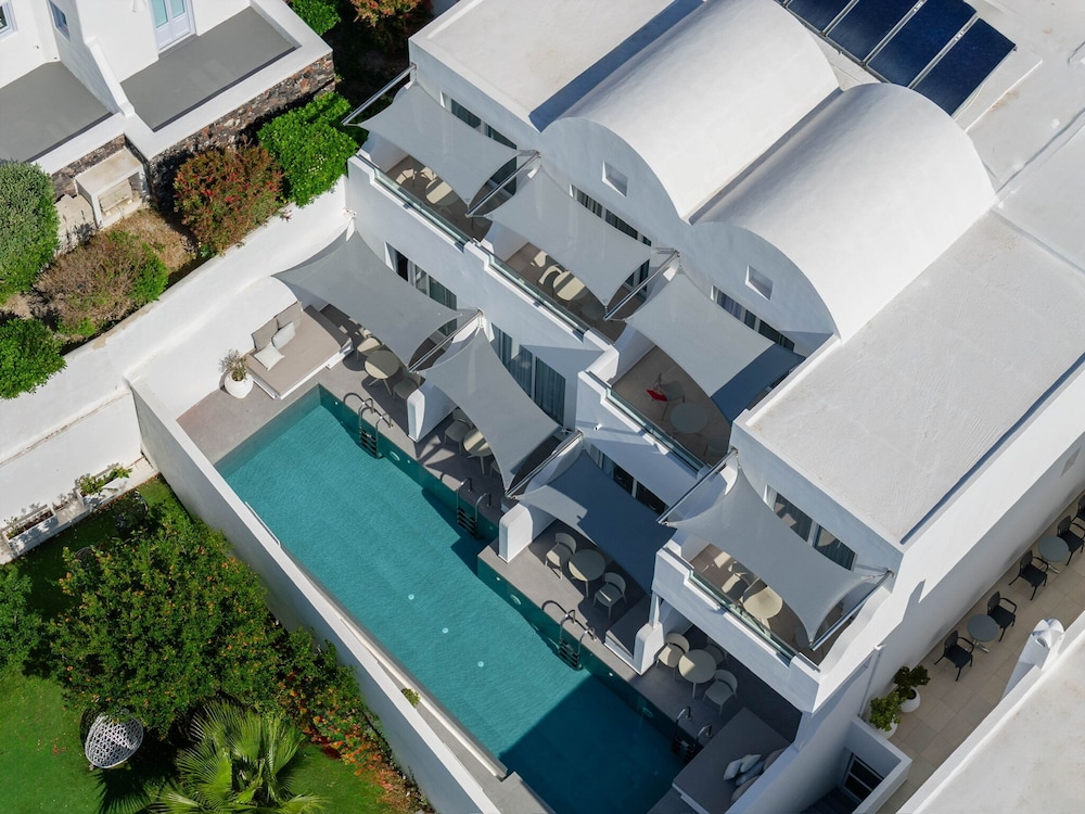 Aressana Spa Hotel & Suites - Small Luxury Hotels of the World — Hotel building in Karterados, South Aegean