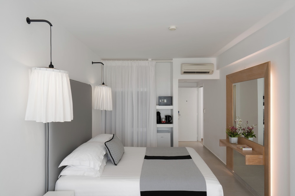 Aressana Spa Hotel & Suites - Small Luxury Hotels of the World — Hotel rooms in Karterados, South Aegean