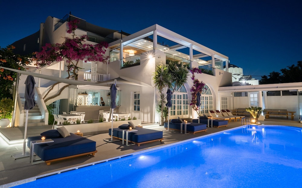 Aressana Spa Hotel & Suites - Small Luxury Hotels of the World — Hotel building in Karterados, South Aegean
