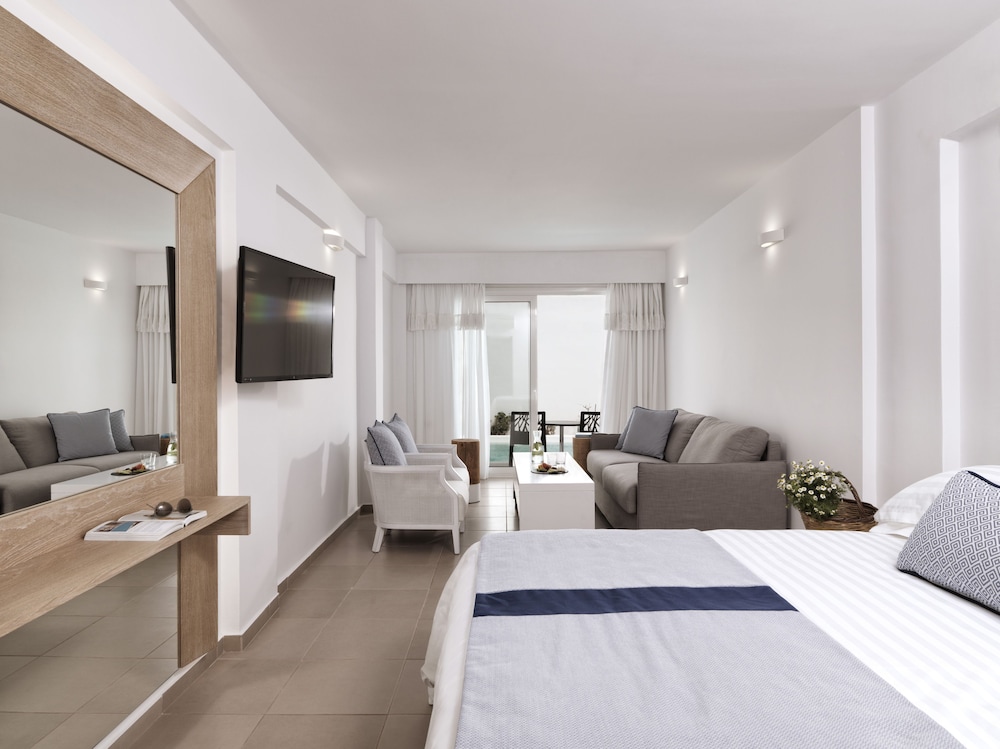 Aressana Spa Hotel & Suites - Small Luxury Hotels of the World — Hotel rooms in Karterados, South Aegean