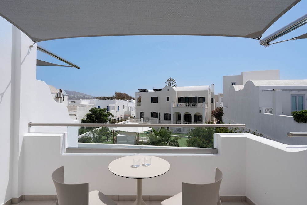 Aressana Spa Hotel & Suites - Small Luxury Hotels of the World — Hotel building in Karterados, South Aegean