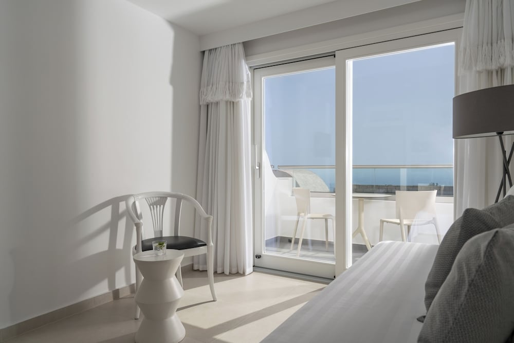 Aressana Spa Hotel & Suites - Small Luxury Hotels of the World — Hotel rooms in Karterados, South Aegean