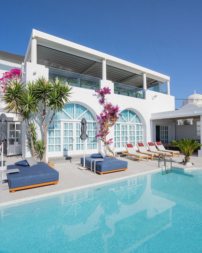Aressana Spa Hotel & Suites - Small Luxury Hotels of the World — Swimming pool in Karterados, South Aegean