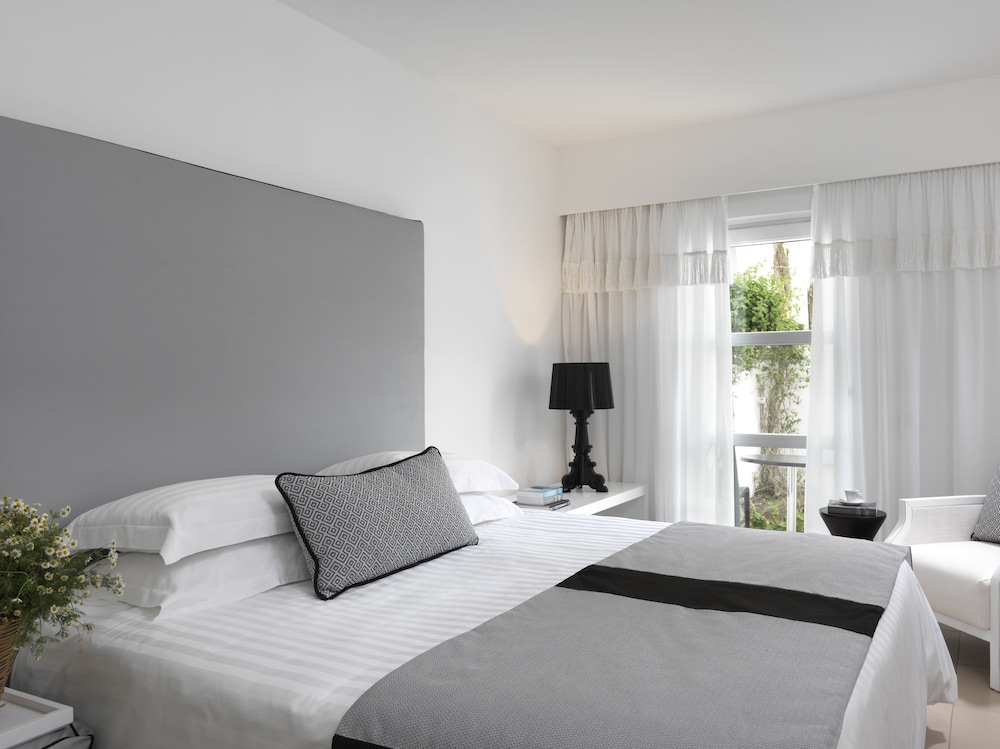 Aressana Spa Hotel & Suites - Small Luxury Hotels of the World — Hotel rooms in Karterados, South Aegean