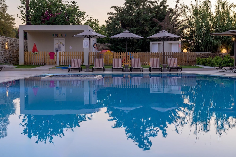 Zeus Hotels YDORIA RESORT - All Inclusive — Pool in Rethymnon