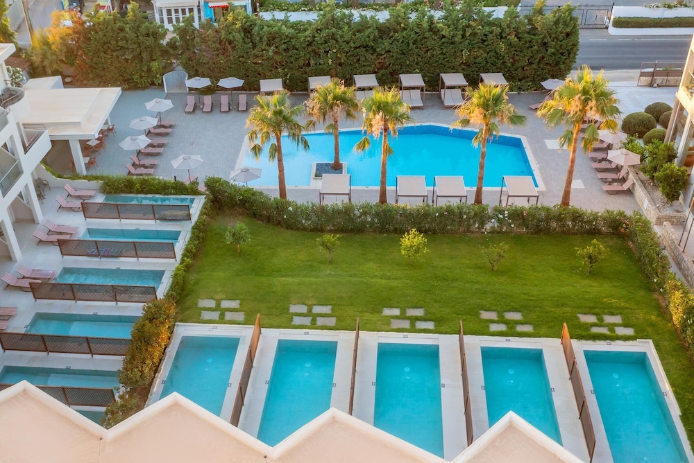 Zeus Hotels YDORIA RESORT - All Inclusive — Pool in Rethymnon