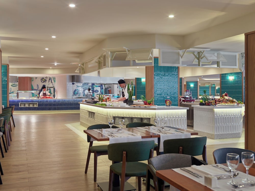 H10 Conquistador — Restaurant & bars in Playa de las Americas, Canary Islands