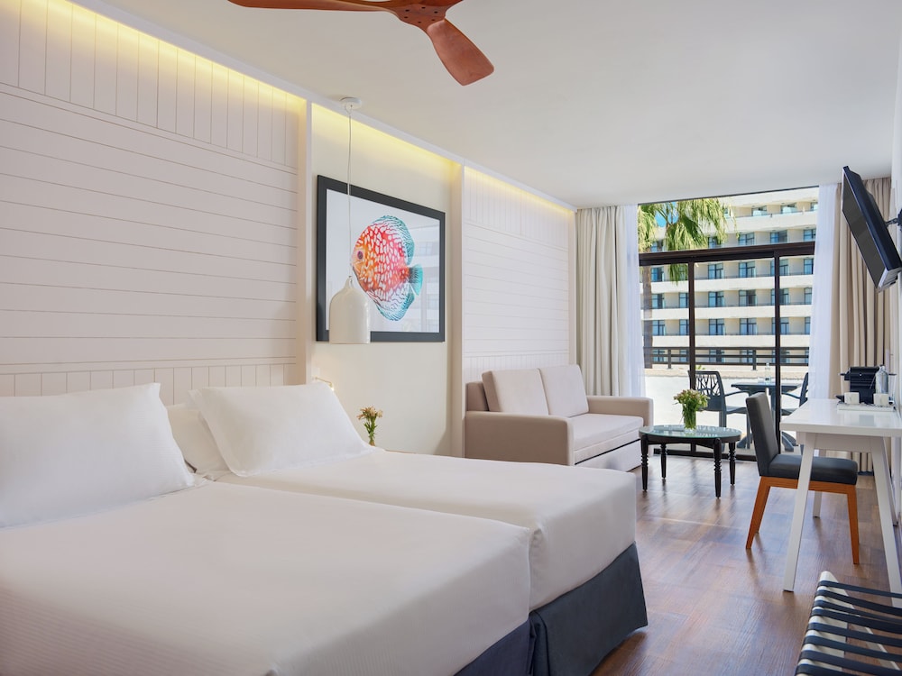 H10 Conquistador — Hotel rooms in Playa de las Americas, Canary Islands