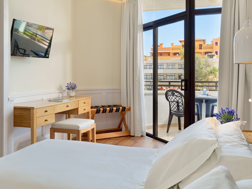 H10 Conquistador — Hotel rooms in Playa de las Americas, Canary Islands