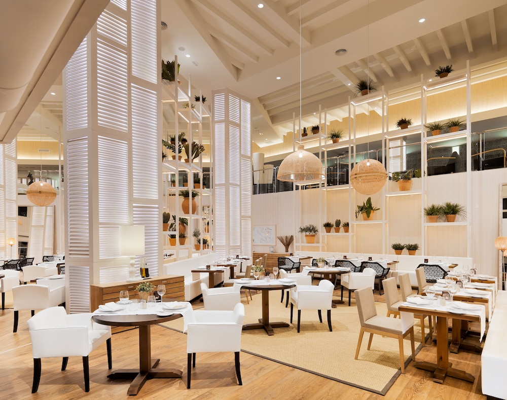 H10 Conquistador — Restaurant & bars in Playa de las Americas, Canary Islands