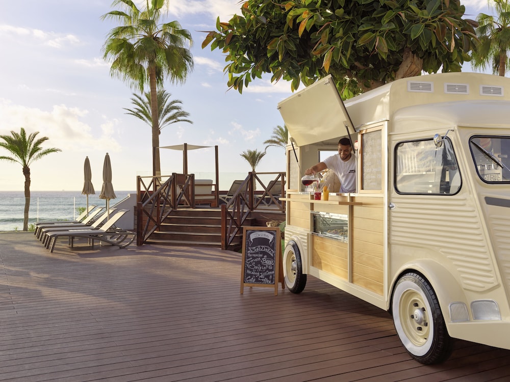 H10 Conquistador — Restaurant & bars in Playa de las Americas, Canary Islands