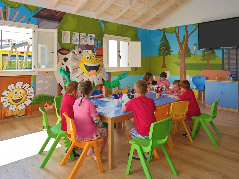 H10 Conquistador — Attractions for children in Playa de las Americas, Canary Islands