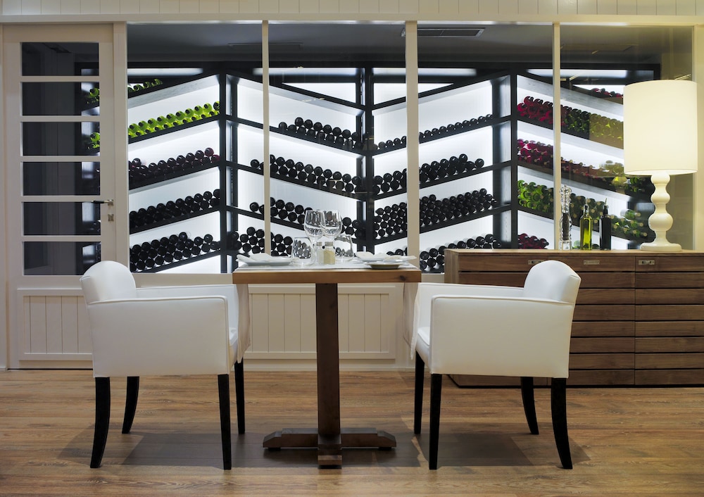 H10 Conquistador — Restaurant & bars in Playa de las Americas, Canary Islands