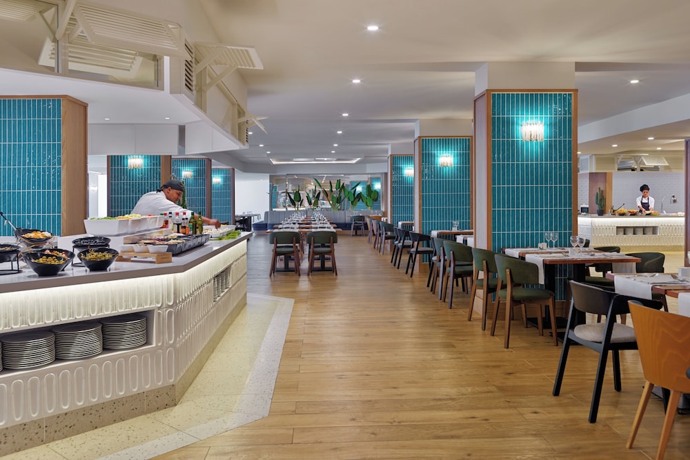 H10 Conquistador — Restaurant & bars in Playa de las Americas, Canary Islands