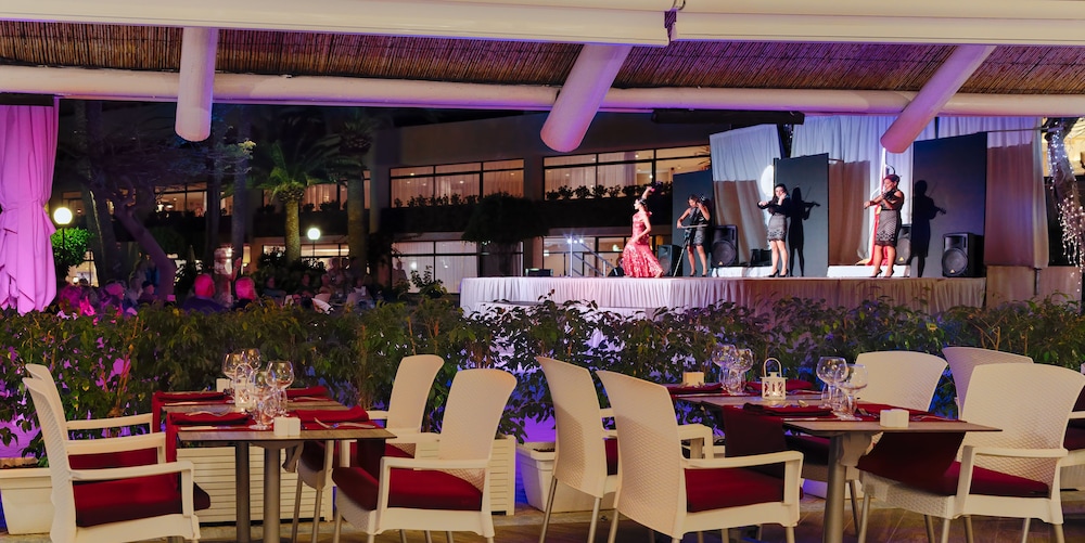 H10 Conquistador — Restaurant & bars in Playa de las Americas, Canary Islands