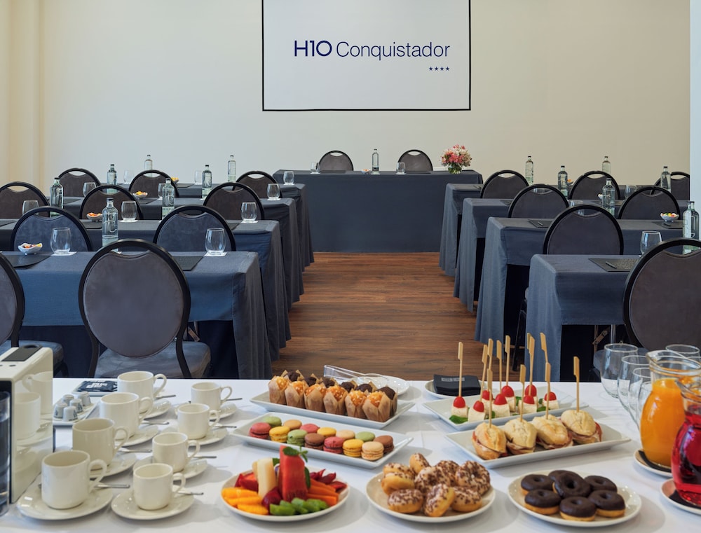 H10 Conquistador — Restaurant & bars in Playa de las Americas, Canary Islands