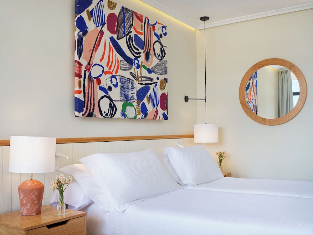 H10 Conquistador — Hotel rooms in Playa de las Americas, Canary Islands