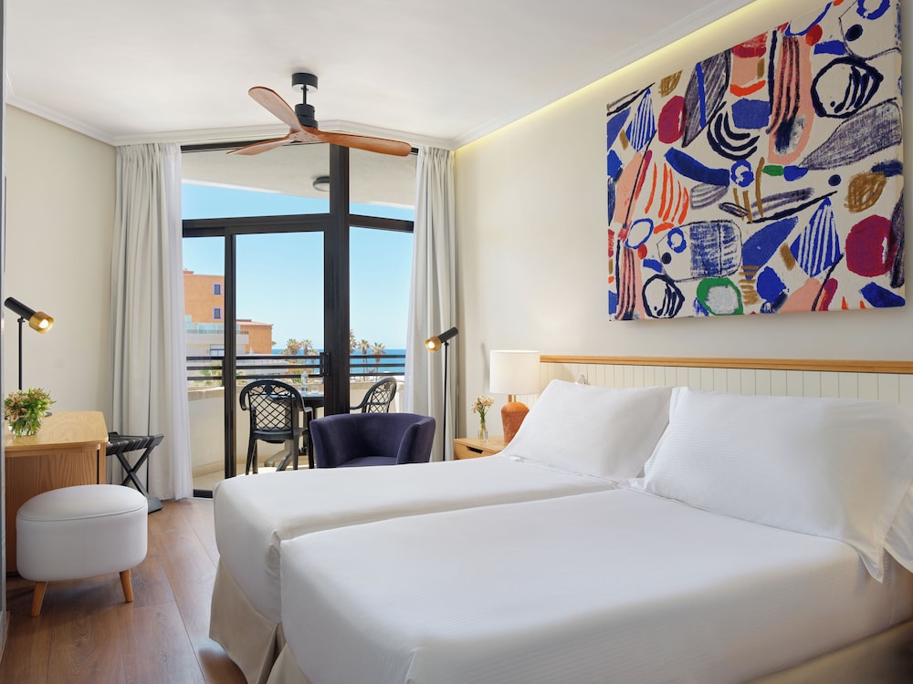 H10 Conquistador — Hotel rooms in Playa de las Americas, Canary Islands
