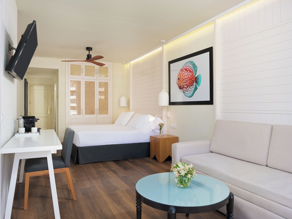 H10 Conquistador — Hotel rooms in Playa de las Americas, Canary Islands