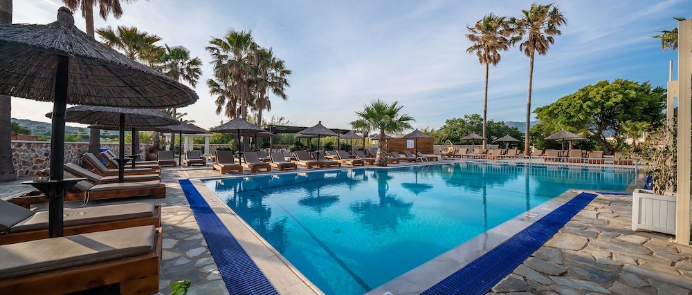Argiri Resort Hotel Apartments — Swimming pool in Kardamena, South Aegean