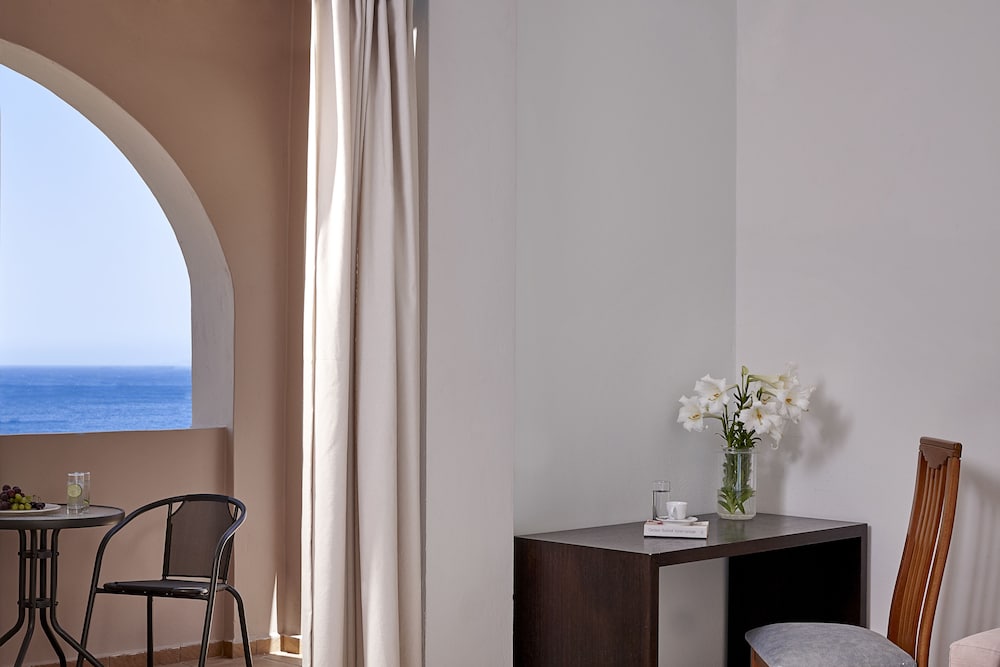 Terra Blue Santorini — Hotel rooms in Kamari, South Aegean
