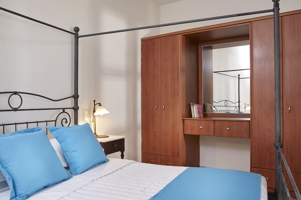 Terra Blue Santorini — Hotel rooms in Kamari, South Aegean