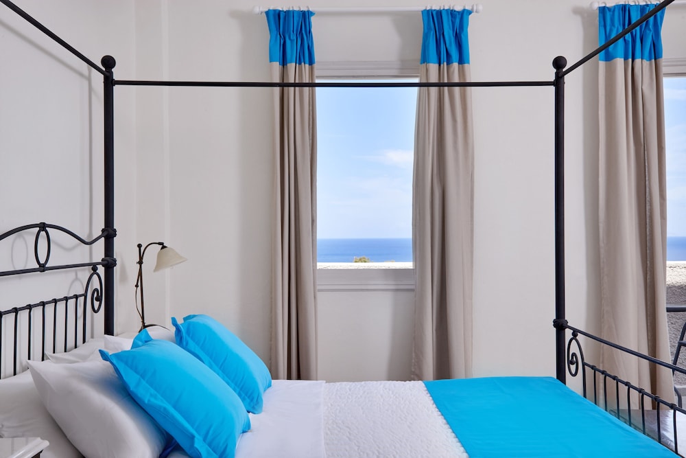 Terra Blue Santorini — Hotel rooms in Kamari, South Aegean