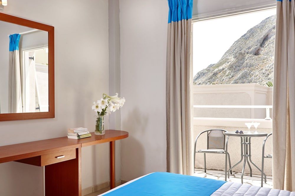Terra Blue Santorini — Hotel rooms in Kamari, South Aegean